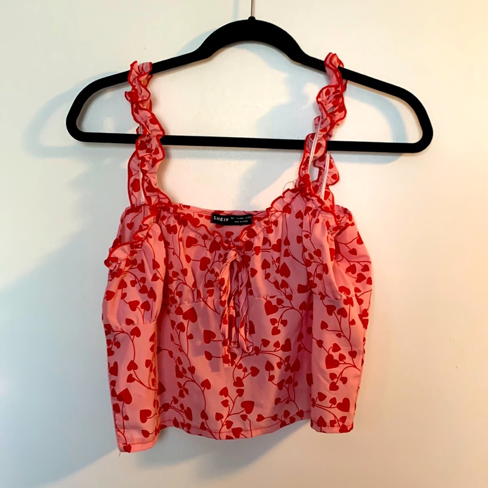 Hearts top, size large. Top is in good conditions and has only been worn once.